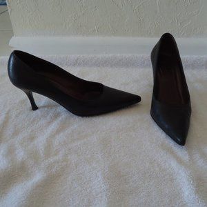 SOLD. GUCCI Black Leather Pumps 163352 ~ 5.5B